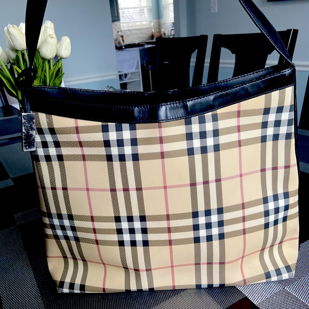 Burberry classic shoulder bag